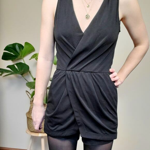 BCBGeneration Black VNeck Faux Wrap Gathered Tank Romper Womens XSmall - Picture 2 of 6